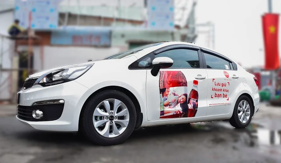 Mẫu thiết kế decal quảng cáo trên xe ô tô ấn tượng